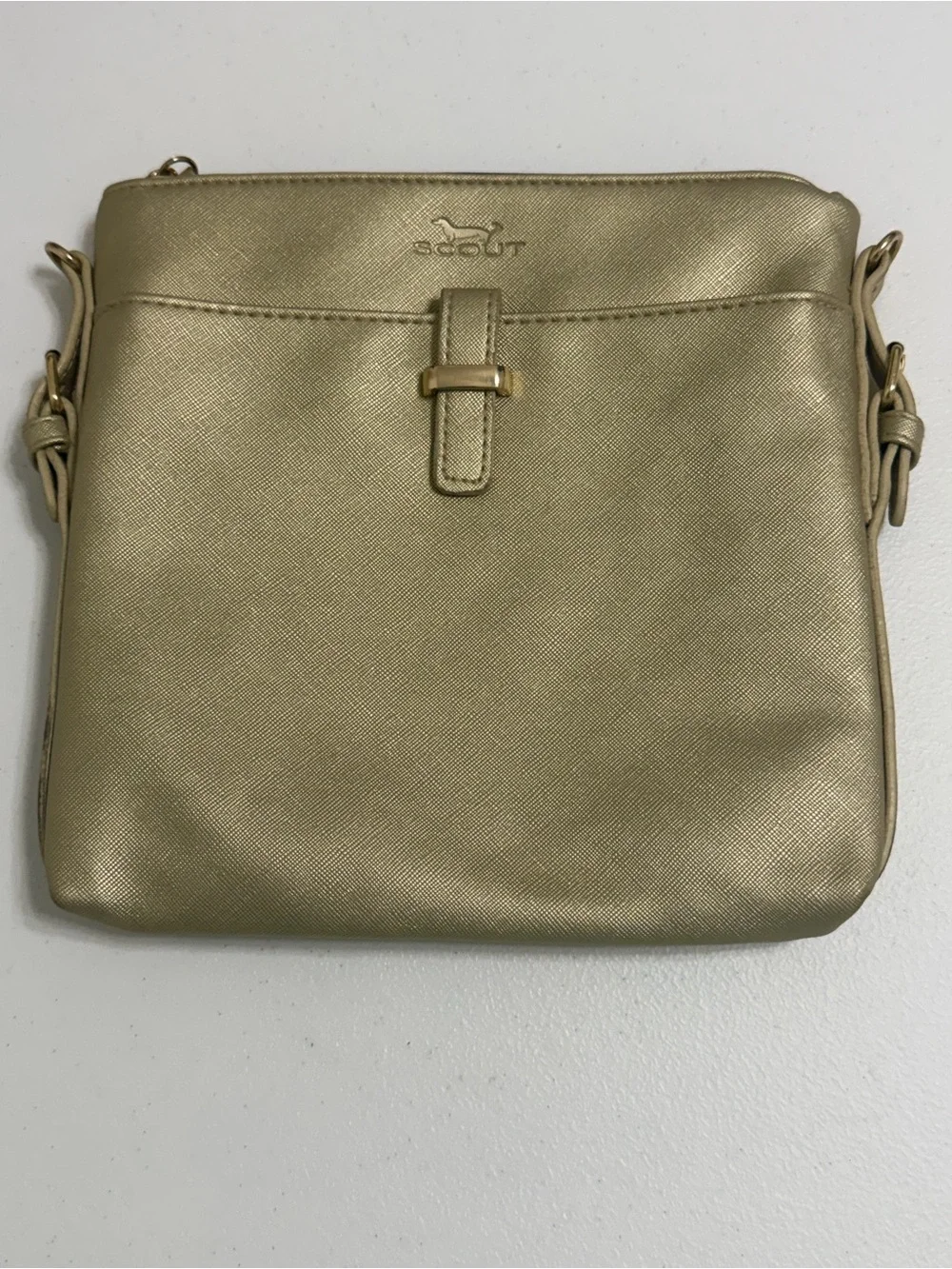 SCOUT Metallic Gold Crossbody Bag Textured Pink Quilted Lining Adjustable Strap